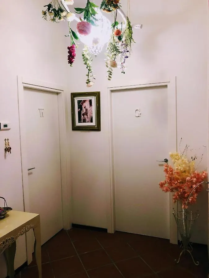Hotel apartamentowy White & Gold Suite Werona