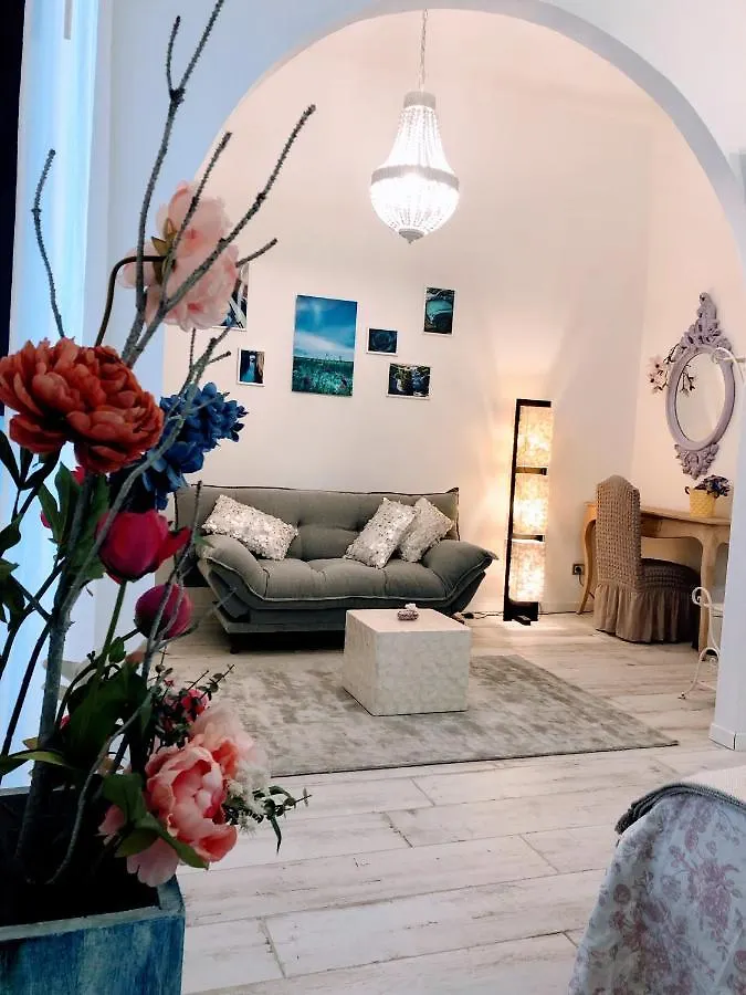 White & Gold Suite Verona Aparthotel